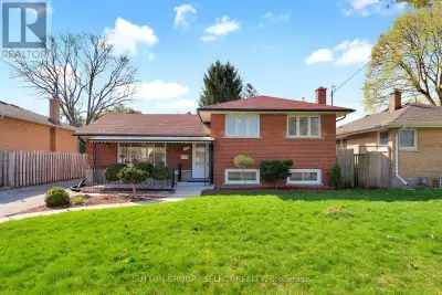 Nestled on a mature tree lined street and walking distance to Kiwanis Park, this 3 level side split...