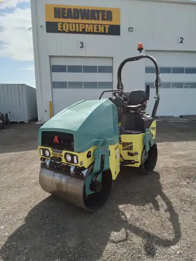 The roller features a maintenance-free articulation joint that enables quick drum adjustment from in...