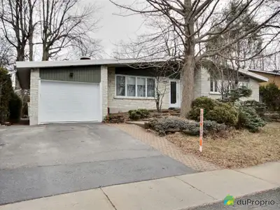 Beau bungalow ensoleillé, situé dans le quartier calme et recherché La Seigneurie, à Boucherville (é...