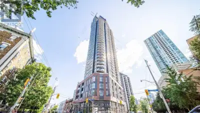 Well Maintain Corner Unit Facing South & West With The Best View In This Building! Close To Universi...