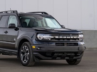 CARGET AUTOMOTIVE is thrilled to offer this 2024 Ford Bronco Outer Banks, a stylish off-road SUV tha... (image 4)