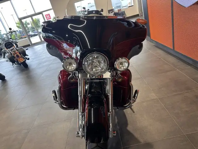 2011 Harley-Davidson CVO Ultra Classic Electra Glide in Street, Cruisers & Choppers in Grande Prairie - Image 7