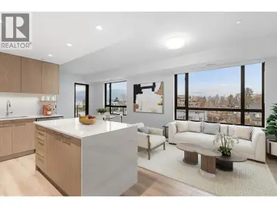 This North facing 2 bedrooms + den, 2 bathrooms, offers a spacious layout and partial lake view. The...
