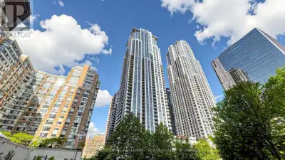 761 Bay St #2205 is a newly renovated and spacious 2+1 unit in high-demand College Park! This is a s...