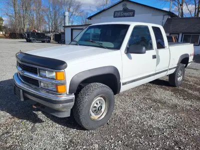 2000 Chevrolet K2500, 7.4L 454 V8, Automatic, 4x4 - Western Truck!! 355283kms. Great restoration pro...