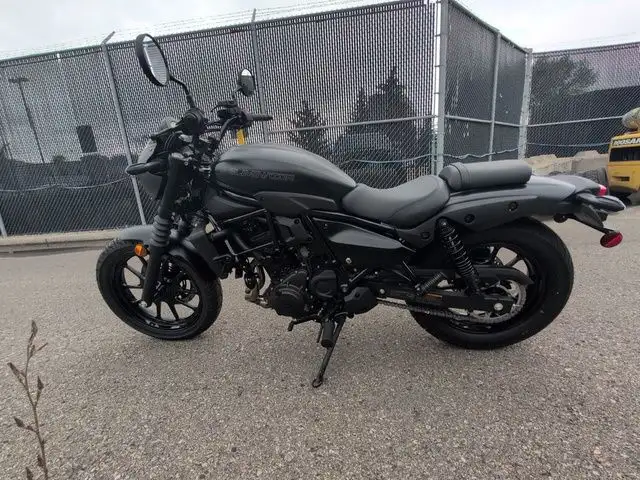 2025 Kawasaki Eliminator 500 SE in Street, Cruisers & Choppers in Calgary - Image 10