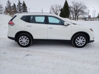 Looking for a reliable SUV? This low mileage 2014 Nissan Rogue S has just 127,000 kilometres! It com... (image 3)