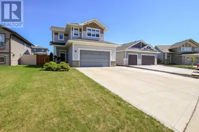 FULLY DEVELOPED 5 BEDROOM, 4 BATH 2-STOREY ~ 22' X 22' ATTACHED GARAGE & OVERSIZED FRONT DRIVE W/ROO...