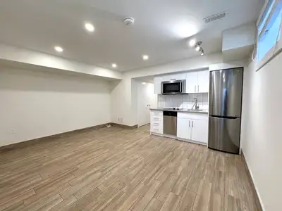 1175 Dovercourt Rd. Apt 1