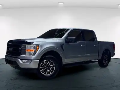 Experience the renowned 2022 Ford F-150 XLT 4x4 SuperCrew in a striking Silver finish, built for bot...