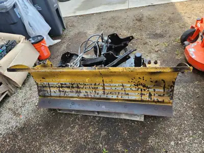 Fits Kubota B2650 or LX2610, includes subframe, oiled New/Used : Used Condition : Good Attachment Ty...