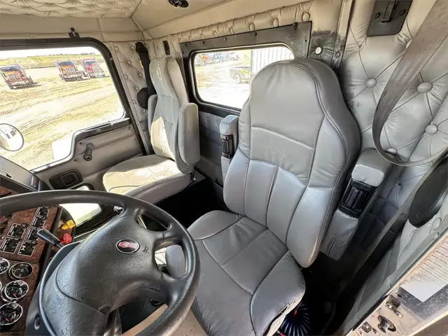 2004 KENWORTH T800 in Heavy Trucks in Ottawa - Image 14