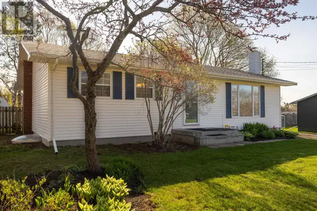 82 Cornwall Road Cornwall, Prince Edward Island62863771182210124