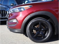 2016 HYUNDAI TUCSON PREMIUM - BC VEHICLE - BACKUP CAMERA - HEATED FRONT SEATS AND STEERING WHEEL - D... (image 5)