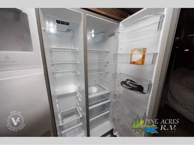 2020 Thor Motor Coach Challenger 37YT Washer & Dryer 12 k Miles in RVs & Motorhomes in Moncton - Image 68