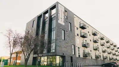 Suite Amenities Air conditioner Ensuite bathroom Walk-in closets Window coverings Vinyl Plank Floors...