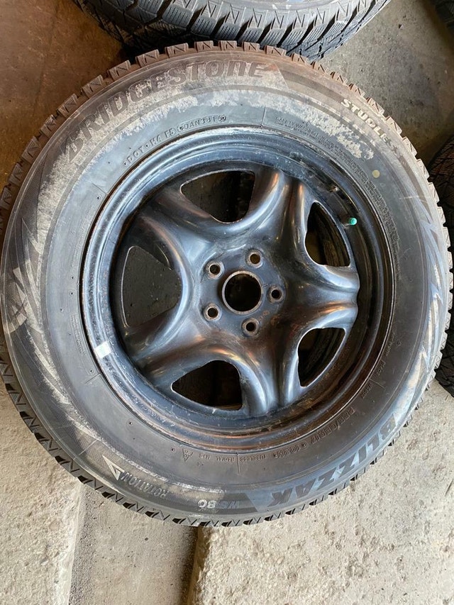 225 60 17 RIMS AND TIRES ALL SEASON TOYOTA RAV4 AND OTHERS