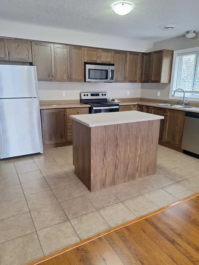 Luxury 3 bedroom Executive Suite in Orillia in Long Term Rentals in Barrie - Image 4