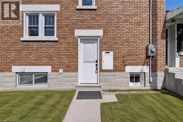 147 COURTLAND Avenue E Kitchener, Ontario in Houses for Sale in Kitchener / Waterloo - Image 4