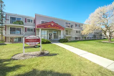 Spacious Units at $1,100/month Base rent: $1,008/month (1-month free incentive applied as a discount...