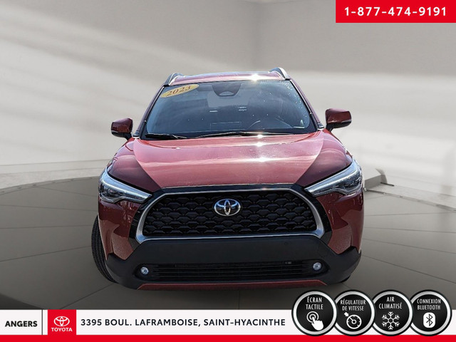 2023 Toyota COROLLA CROSS dans Autos et camions  à Saint-Hyacinthe - Image 2