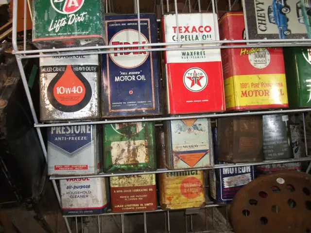Vintage Oil Bottles and Cans in Arts & Collectibles in Belleville - Image 10