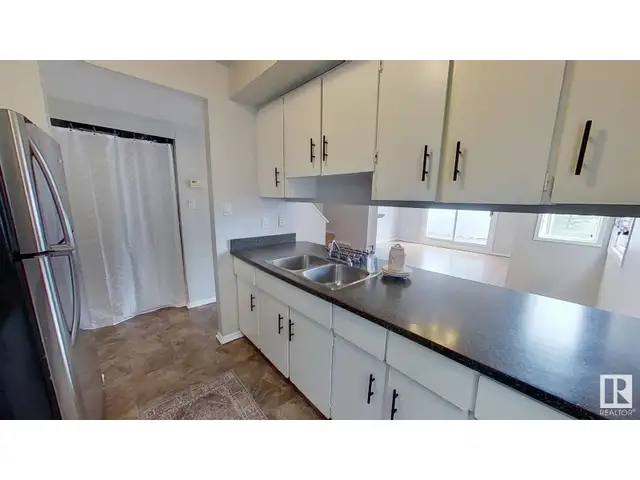 27 LANCASTER TC NW Edmonton, Alberta62863798484481124