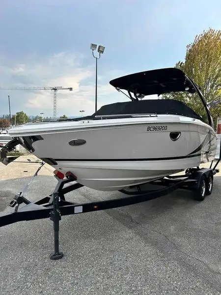 2024 Regal LS6 Surf in Powerboats & Motorboats in Saskatoon - Image 4
