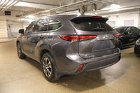 This Toyota Highlander has a dependable Regular Unleaded V-6 3.5 L/211 engine powering this Automati... (image 4)