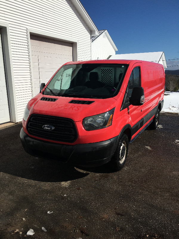 2015 E-250 Ford cargo van in Cars & Trucks in Moncton - Image 2