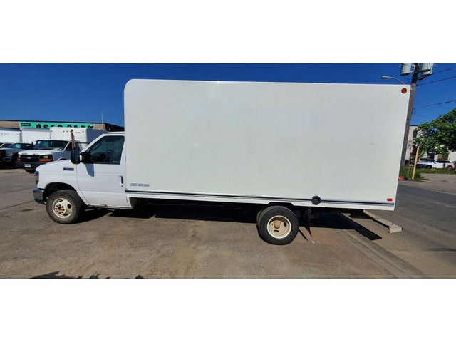 2019 Ford E-450 16Ft Unicell Box - Loading Ramp - Gasoline in Cars & Trucks in City of Toronto - Image 2