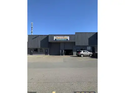 Looking for that spacious warehouse for your business? Then look no more........and come see this 48...