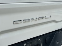 AMVIC Licensed Dealer GMC Premium Infotainment w/ Navigation | Duramax 6.6L V8 Turbo-Diesel | Techno... (image 6)