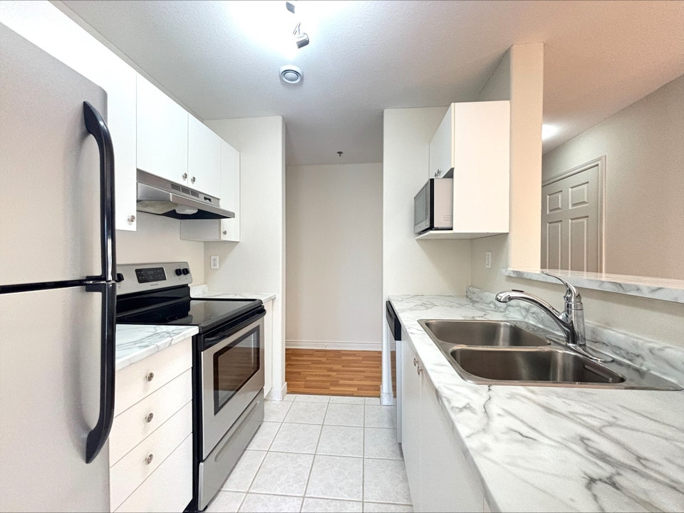40 Weldon - Downtown Moncton -  2 Bedroom, close to everything ! 4