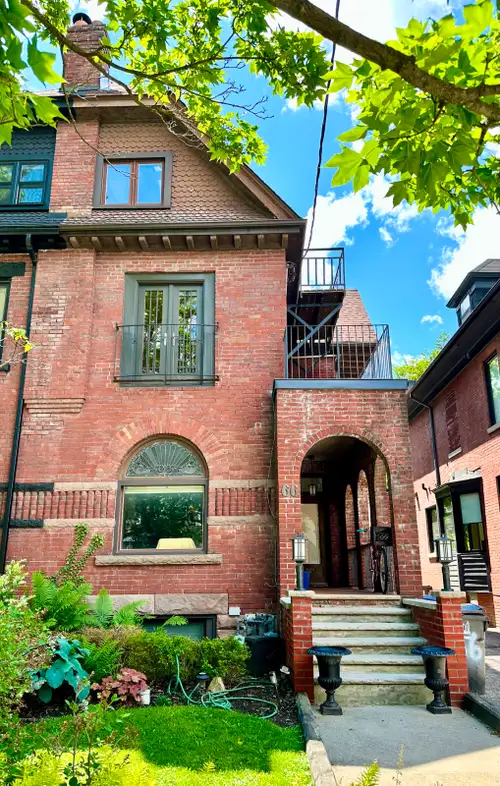 DOWNTOWN TORONTO, THE ANNEX, BLOOR, BATHURST, SPADINA, RENOVATED, 1 BEDROOM, 2 BATHROOMS, KITCHEN, I...