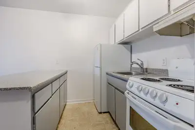 Appartement 1 et demi, semi meublé, situé dans un complexe immobilier localisé à Sainte-Foy à proxim...