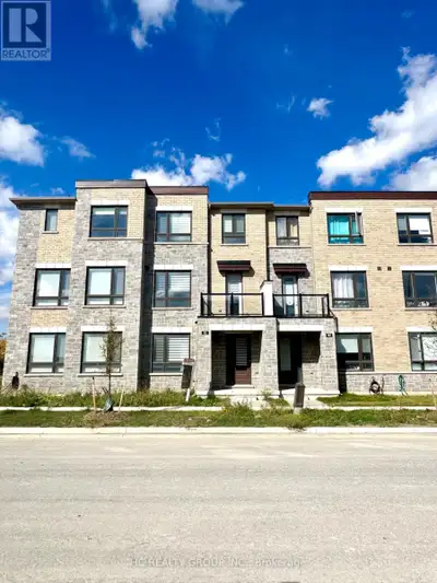 Client RemarksThis bright and spacious corner-unit freehold townhouse is located in a newly develope...