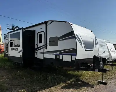 2018 ,Keystone RV Impact 330 .