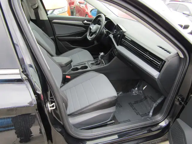 2026 Volkswagen Jetta Comfortline Leather Low KM | CarPlay || Ba in Cars & Trucks in Calgary - Image 28