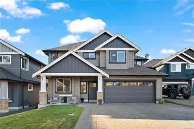 Stunning, 4 bedroom, 2.5 baths upper level house for rent