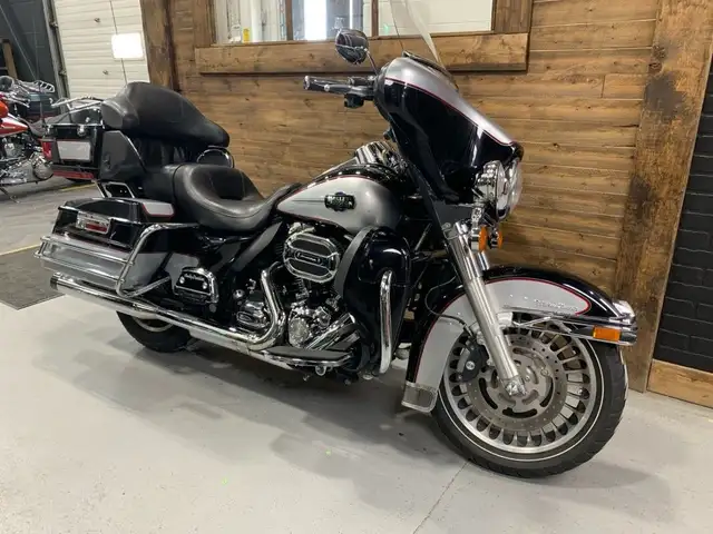 2010 Harley-Davidson Electra Glide Ultra Classic in Street, Cruisers & Choppers in Oshawa / Durham Region - Image 3