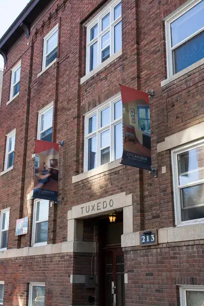 213 LANGSIDE 1 BR available (only $1075 / month) Available for immediate possession! PARKING availab...