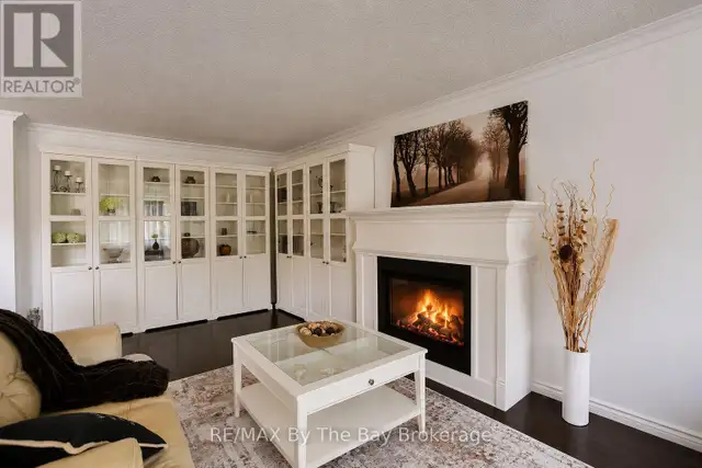 2 BIRCHMOUNT CIRCLE Wasaga Beach, Ontario in Houses for Sale in Oakville / Halton Region - Image 12