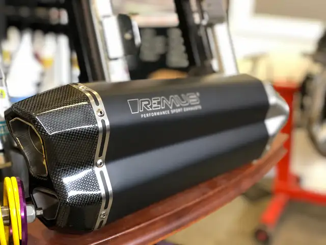 Remus Slip On Exhaust - BMW R1250 RT in Motorcycle Parts & Accessories in Mississauga / Peel Region - Image 2