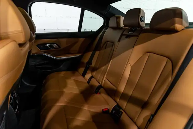 2023 BMW 3 Series 330i xDrive | Premium Amélioré | Cockpit in Cars & Trucks in City of Montréal - Image 18