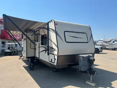 2015 Rockwood 2910TS – 3 Slides, Bunkhouse & Rear Bathroom! Looking for a travel trailer that gives...