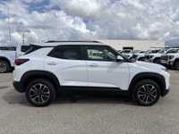 AMVIC Licensed Dealer * Blackout Package * Power Liftgate * HD Rear Vision Camera * Heated Seats & S... (image 9)