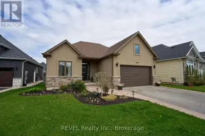 Stunning Bungalow in the desired Village Creek Estates in the quaint town of Stevensville. This 1100...
