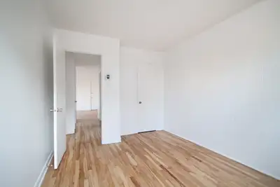 3 1/2 tout inclus À LOUER pour JUILLET (chauffé, éclairé, eau chaude) ! Grande chambre, balcon en fi...