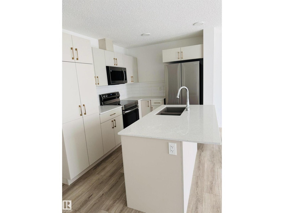 #4 905 172 ST SW Edmonton, Alberta 3